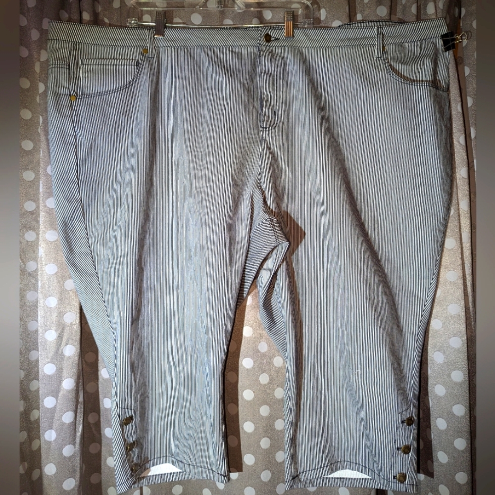 WOMAN WITHUN Striped 👖 Capris 38W